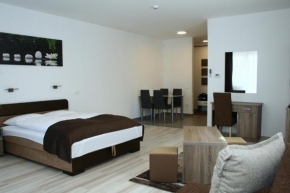 Отель M&F Apartman  Эгерсалок
